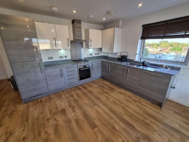 Snowdrop Mews, Pinner, Middlesex, HA5. 1 bed flat to rent £1,599 pcm £369 pw