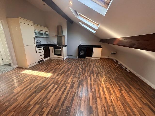 Snowhill View, Wakefield WF1, 2 bed flat to rent, £750 pcm | PrimeLocation
