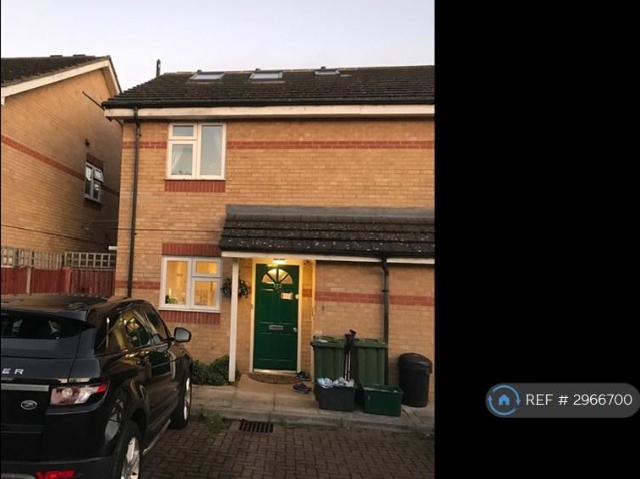 Snakes Lane East, Woodford Green, IG8 3 bed semi detached house to rent £2,850 pcm £658 pw