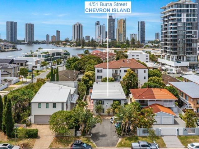 SNAP! CHEVRON ISLAND 3 BEDS! BE QUICK!