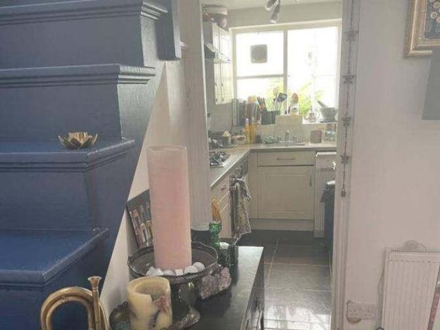 Snarsgate Street, London W10 1 bed in a house share to rent £910 pcm £210 pw