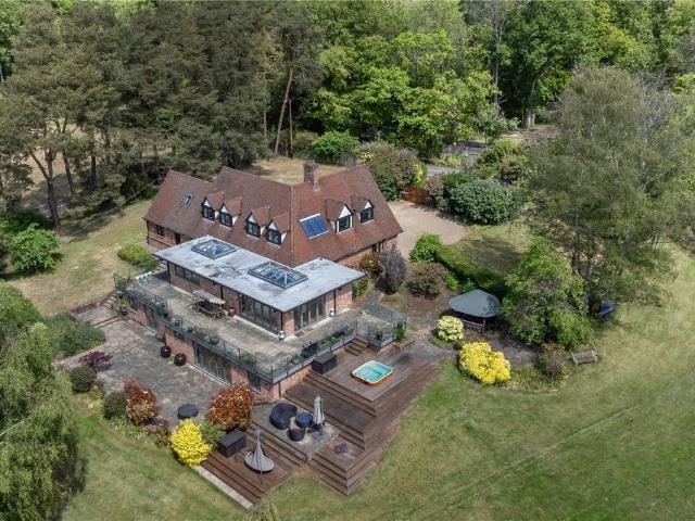 Snelsmore Common, Newbury, Berkshire RG14, 6 bed detached house to rent, £6,500 pcm | PrimeLocation