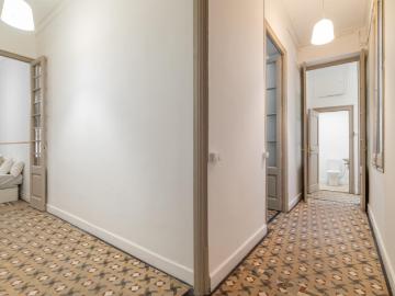 Snug double bedroom in Barri Gotic