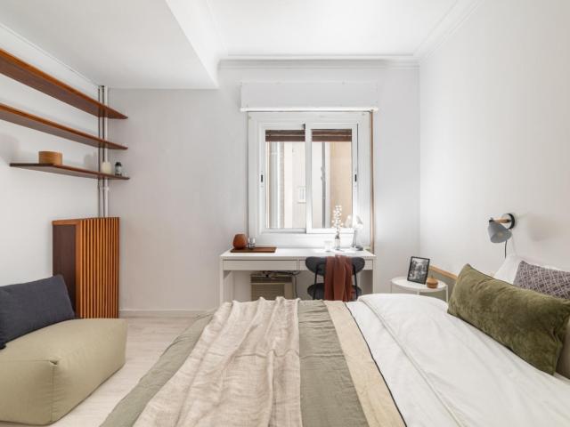 Snug double bedroom in Sant Gervasi Galvany
