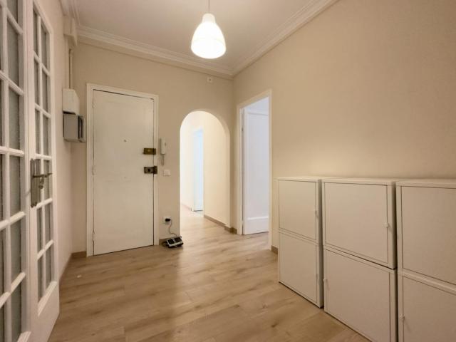 Snug single bedroom in Gràcia