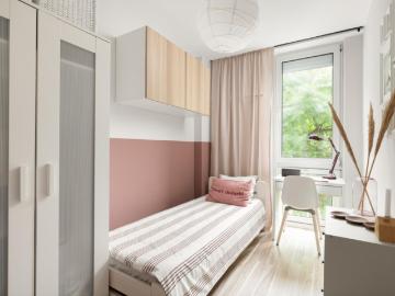 Snug single bedroom in Kamionek