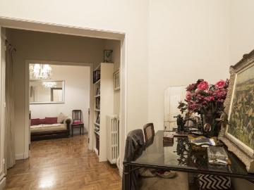 Snug single bedroom in Sarrià