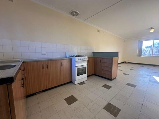 Snug & Welcoming Unit – Ideal for a Couple, Professional, or Student
