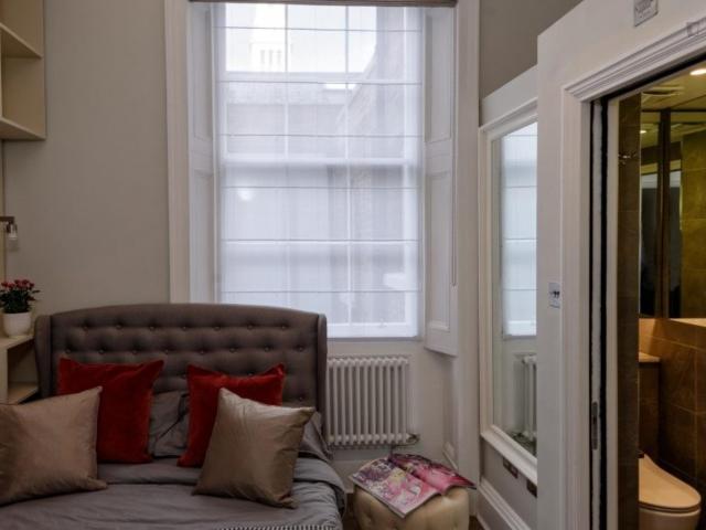 Snug 1 bedroom apartment located in the heart of Marylebone Village Has an Apartment