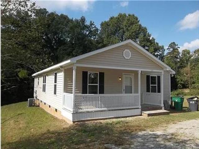 sSPACIOUS AND CLEAN HOME AVAILABLE FOR MOVE IN