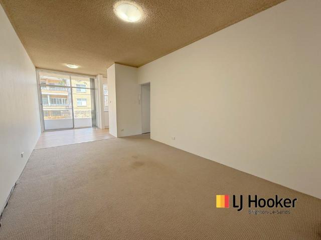 SPOTLESS AND SPACIOUS ONE BEDROOM APARTMENT ON THE FIRST FLOOR!