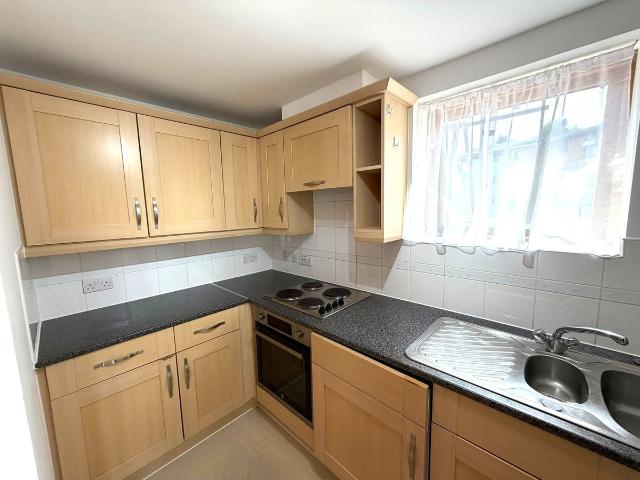 Spottiswood Court, Harry Close, Croydon, Greater London CR0, 1 bed flat to rent, £1,350 pcm | PrimeLocation
