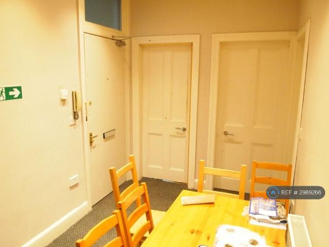 Spottiswoode St, Edinburgh, EH9 3 bed flat to rent £2,400 pcm £554 pw