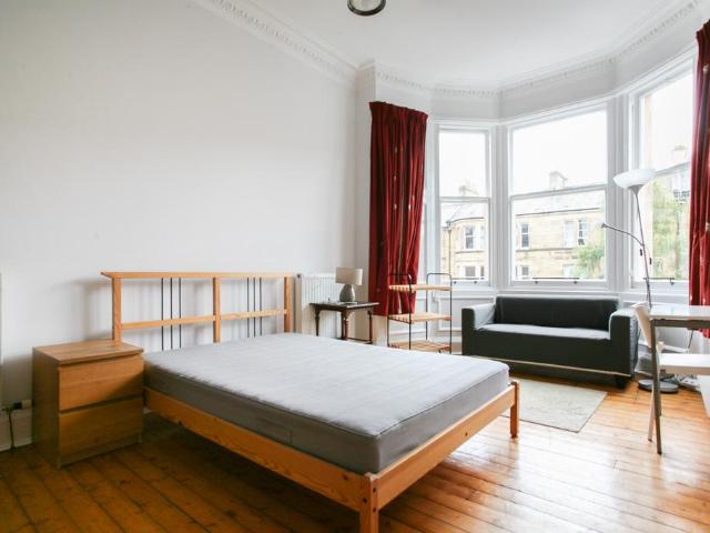 Spottiswoode Street, Marchmont. 4 bed flat to rent £3,200 pcm £738 pw