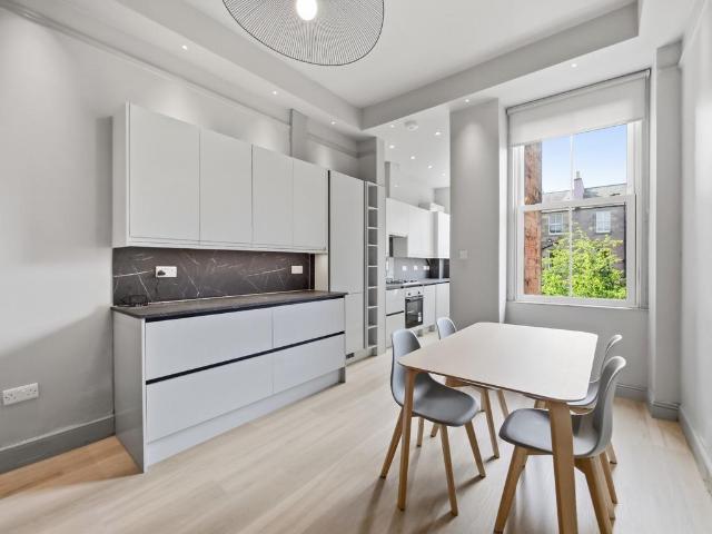 Spottiswoode Road, Edinburgh, EH9 4 bed flat to rent £3,880 pcm £895 pw