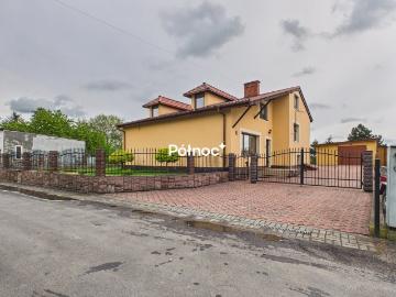 Spokojny dom z ogrodem i garażem w Pruchnowie