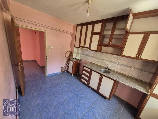 Sporkent'te Pazartesi Pazarının Yanında Kiralık 3+1 Daire