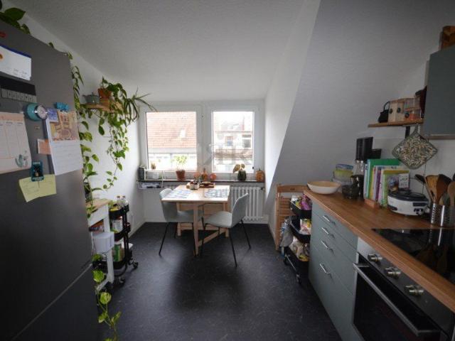 Sportliche Mieter für die 4. Etage gesucht! Gut geschnittene DG Wohnung in Krefeld City