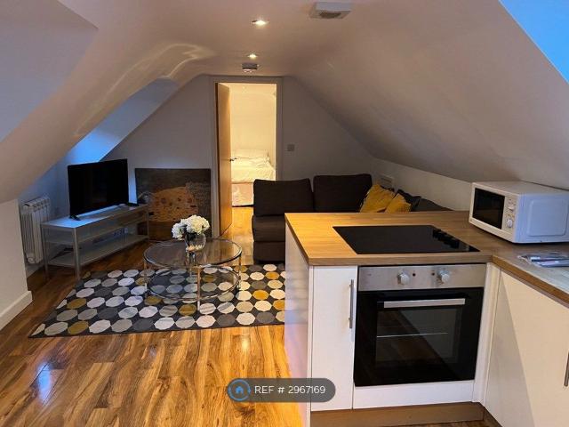 Sportsmans Cottages, West Malling ME19, 1 bed flat to rent, £1,350 pcm | PrimeLocation