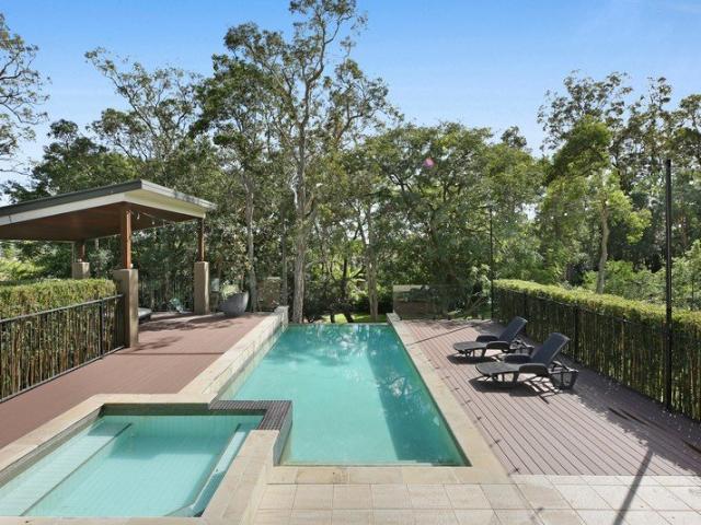 Spawling Family Acreage Oasis in the Heart of the Gold Coast