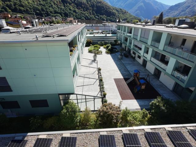 Spazio Commerciale / Ufficio di Prestigio in Stabile Moderno 2017 con Posti Auto in Garage