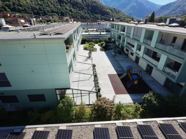 Spazio Commerciale / Ufficio di Prestigio in Stabile Moderno 2017 con Posti Auto in Garage