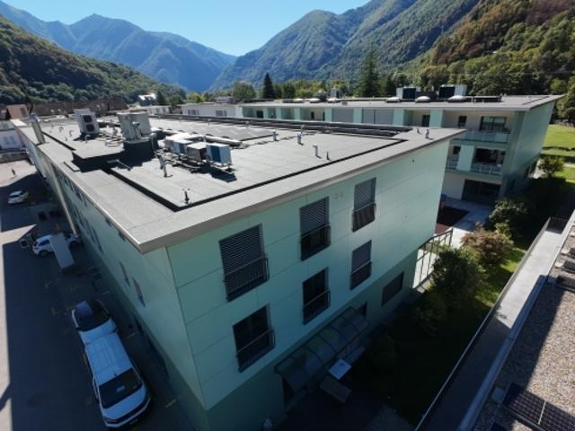 Spazio Commerciale / Ufficio di Prestigio in Stabile Moderno 2017 con Posti Auto in Garage