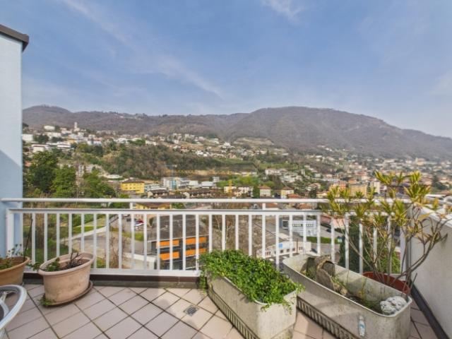 Spazioso 4.5 locali attico con terrazza e vista panoramica a Vacallo