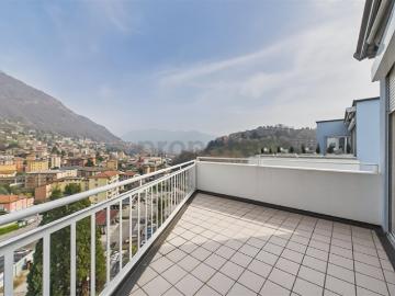 Spazioso 4.5 locali attico con terrazza e vista panoramica a Vacallo