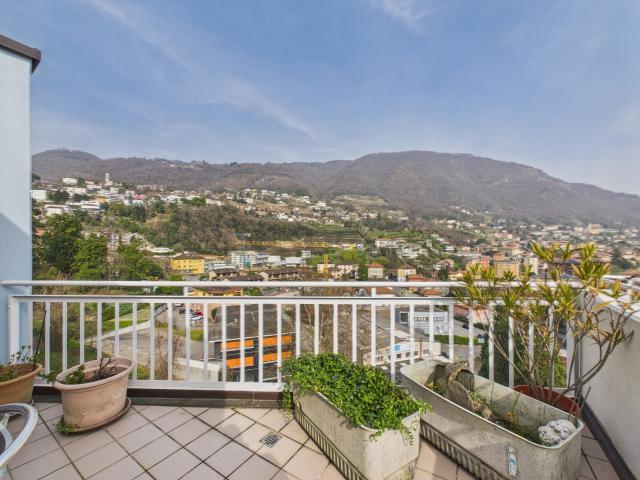 Spazioso 4.5 locali attico con terrazza e vista panoramica a Vacallo