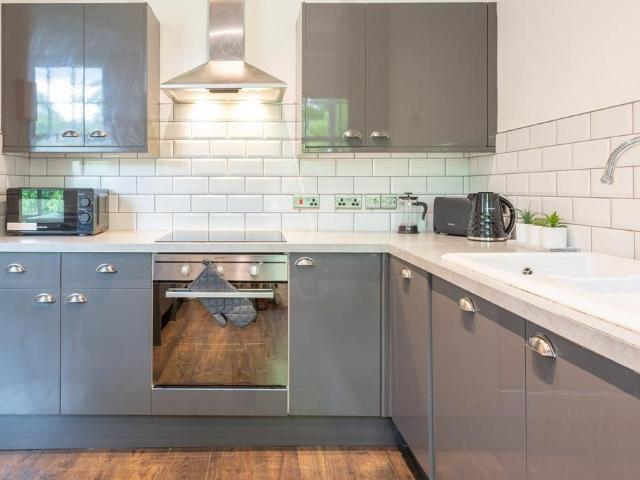 Spa Hill 3 bed terraced house to rent £2,200 pcm £508 pw