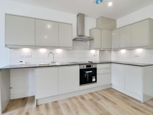 Spa Road, Hockley SS5, 1 bed flat to rent, £1,200 pcm | PrimeLocation