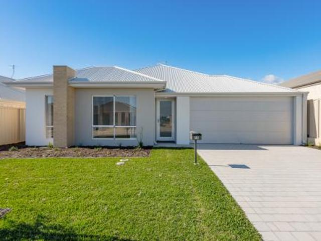 Space to Live, Room to Entertain & A Coastal Lifestyle to Match