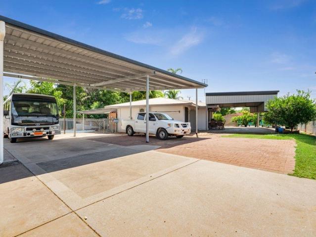Space to live, room to entertain and a location that puts everything within easy reach