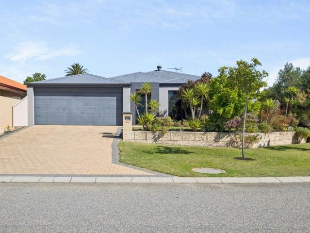 Space to live, room to entertain and gardens to enjoy!