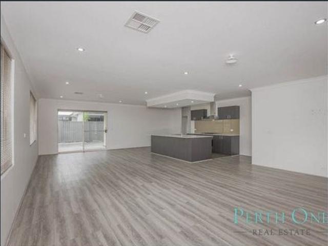 Space to Live, Work and Entertain in Calleya