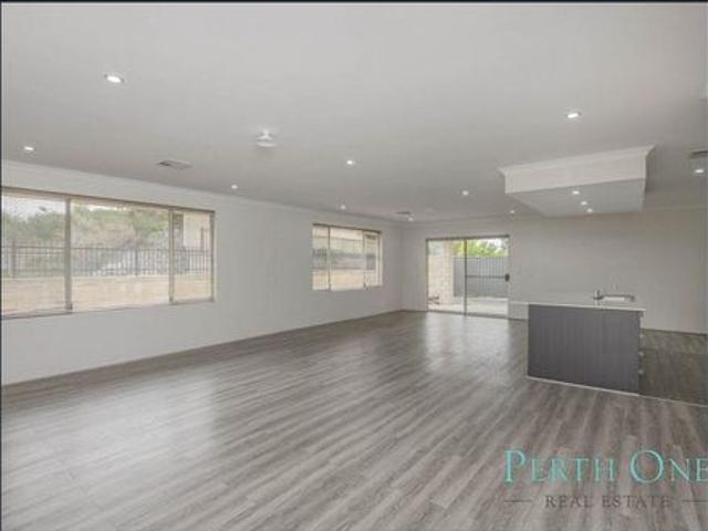 Space to Live, Work and Entertain in Calleya