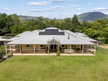 Space to Roam, Room to Grow Family Acreage Near Samford Village