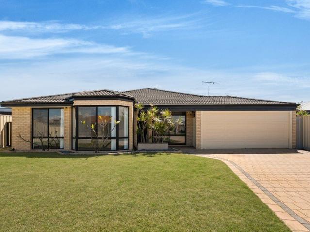 SPACE TO SPREAD OUT, ROOM TO ENTERTAIN & A BACKYARD TO ENJOY!