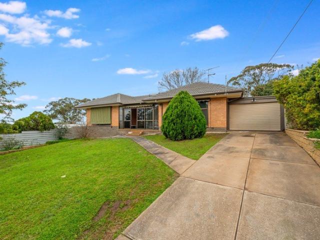 Space, Valley Views, and Outstanding Potential on 1,030m2!