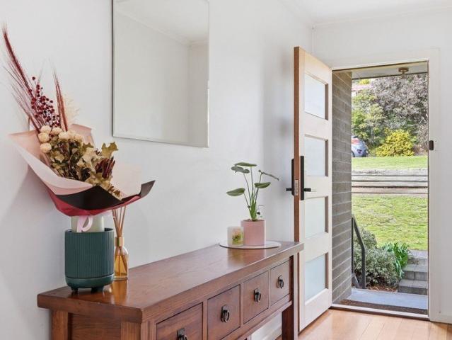 Space, versatility and convenience all in one address!