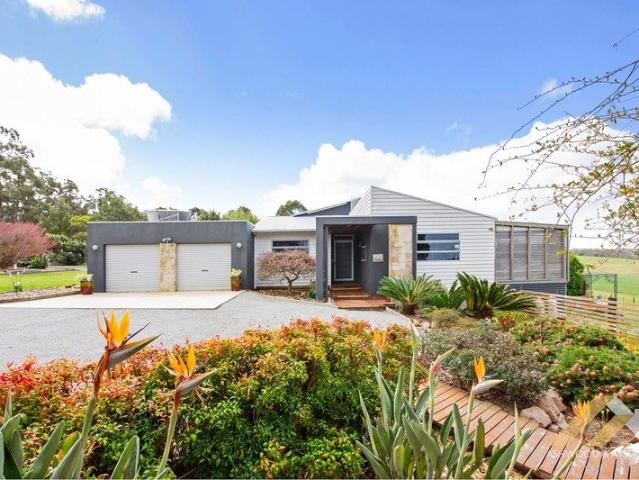 SPACE, VIEWS & A LIFESTYLE OF POSSIBILITIES