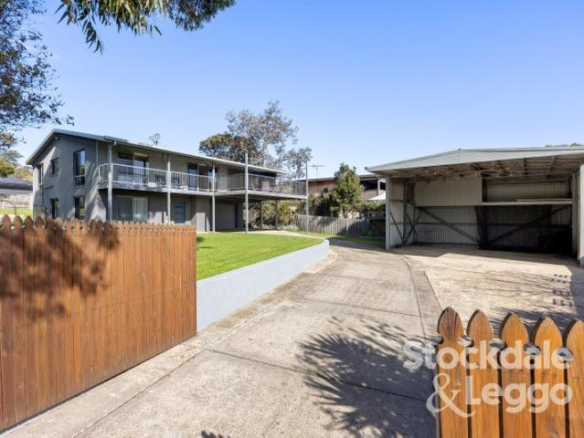 Space, Views & Lifestyle on an Expansive McCrae Allotment