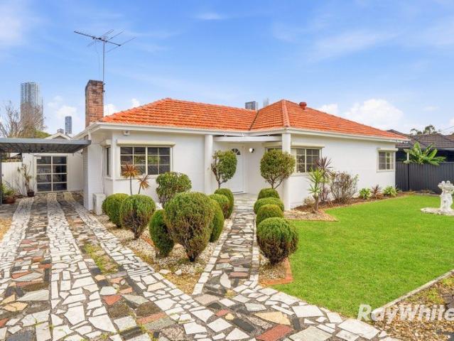 Space, Views & Potential on a Massive 911m² Block
