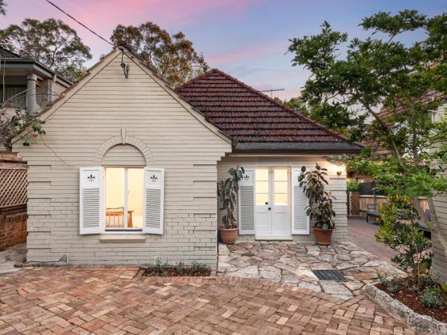 Space, warmth and character in secluded parkside cul de sac