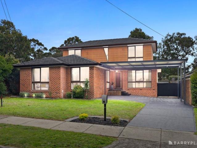 Space and comfort with a bonus bungalow next to Yarra Valley Grammar