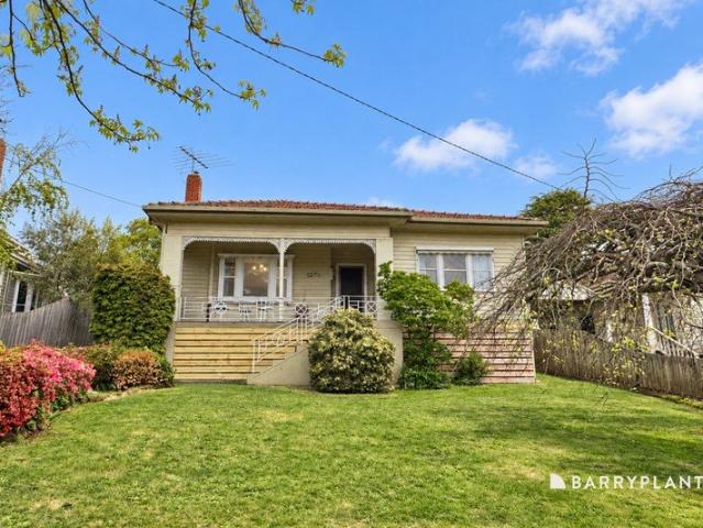 Space and Comfort on Sought After Toorak Avenue