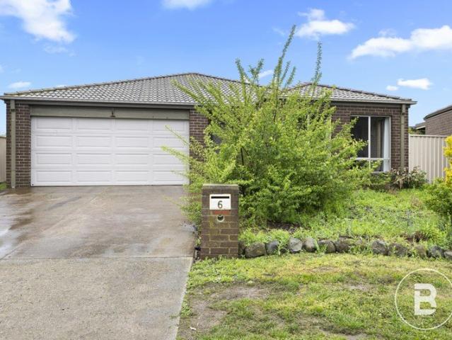 SPACE AND CONVENIENCE IN A QUIET SEBASTOPOL COURT