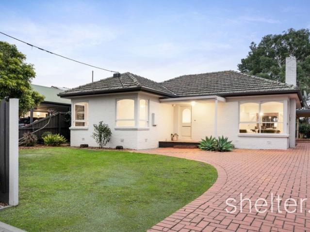 Space and Flexibility. Double Brick Studio, 3 Phase Power. Flanked by Parkland and Trails