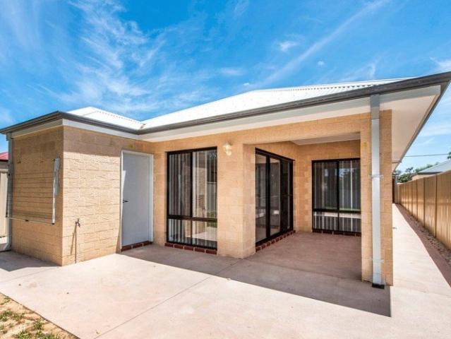Space and Flexibility For Large Families or Savvy Investors!